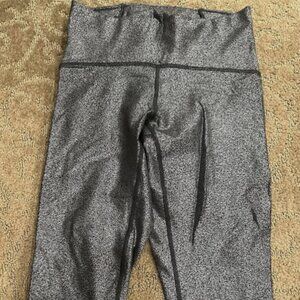 Lululemon sz 6 Train Times Crop 17" Luminosity Foil NWOT
